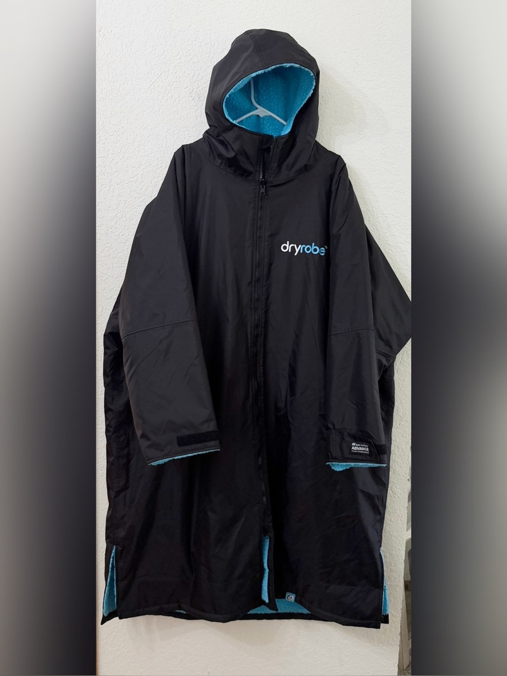 Dry Robe Black and Blue Advanced Changing Robe Adult Swim Parka Size Large